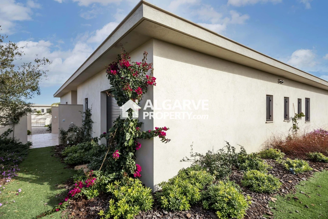 Moradia T4 para Venda em Montenegro Foto 40