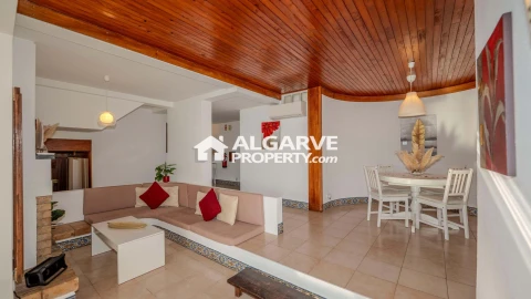 Moradia T4 para Venda em Quarteira