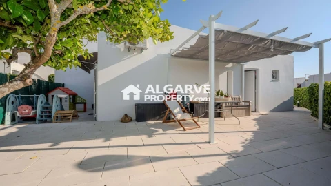 Moradia T4 para Venda em Quarteira