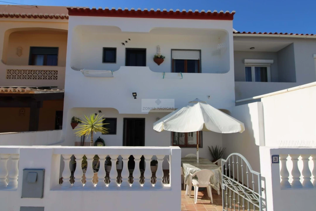 Moradia T3 para Venda em Odiaxere Foto 1