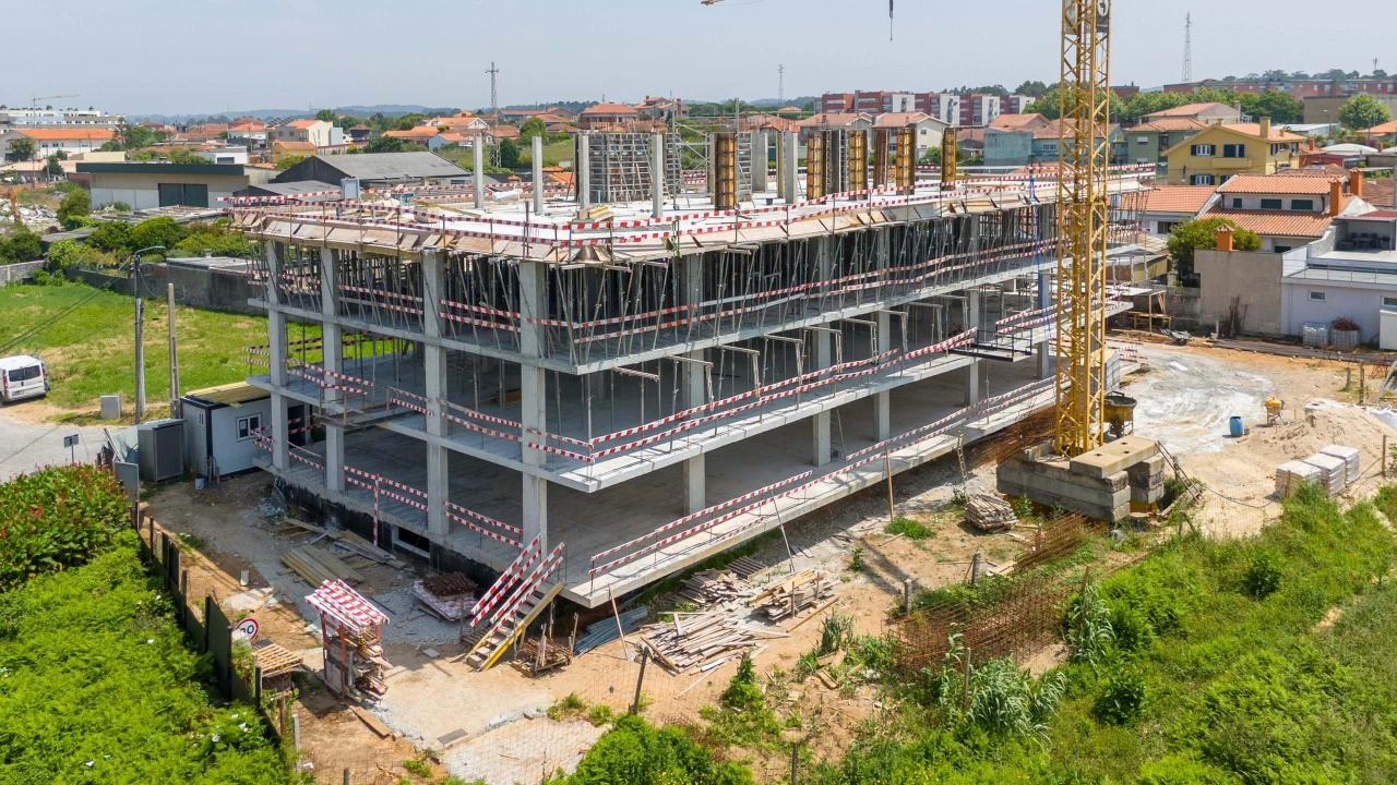 Apartamento T2 para Venda em Espinho Foto 3