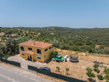 Moradia T4 para Venda em Loule (São Sebastião)