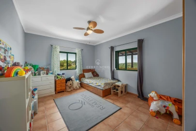 Moradia T4 para Venda em Loule (São Sebastião)
