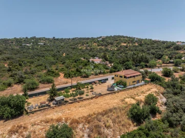 Moradia T4 para Venda em Loule (São Sebastião)