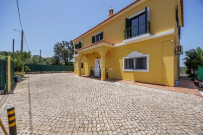 Moradia T4 para Venda em Loule (São Sebastião)