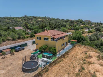 Moradia T4 para Venda em Loule (São Sebastião)