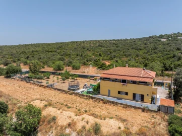 Moradia T4 para Venda em Loule (São Sebastião)