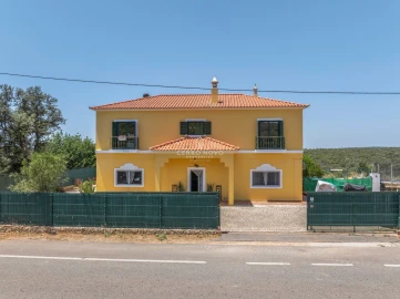 Moradia T4 para Venda em Loule (São Sebastião)