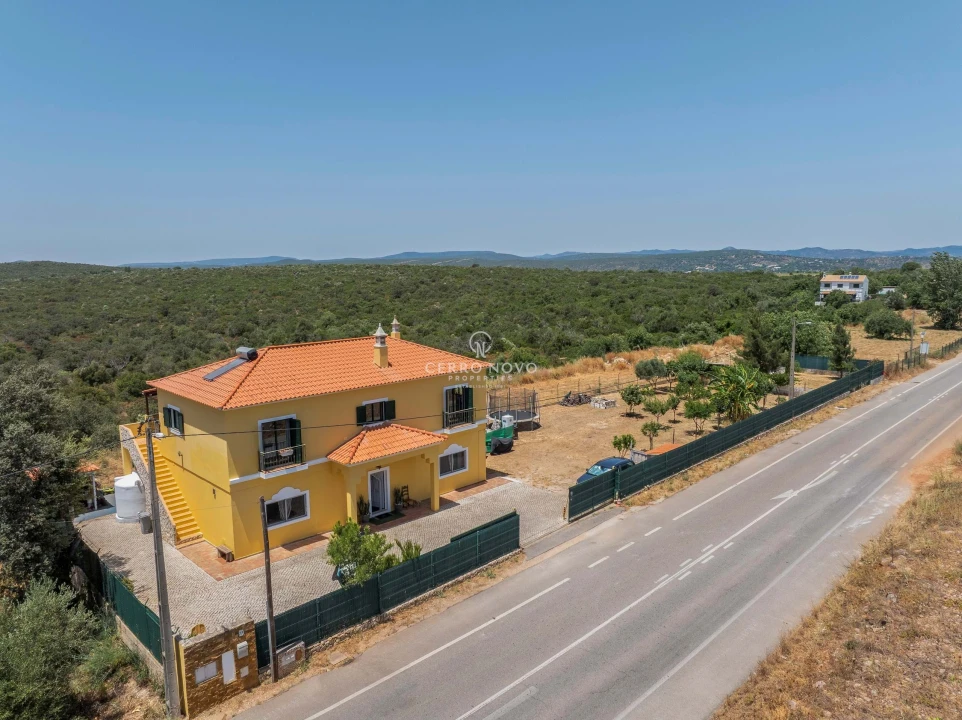 Moradia T4 para Venda em Loule (São Sebastião) Foto 1