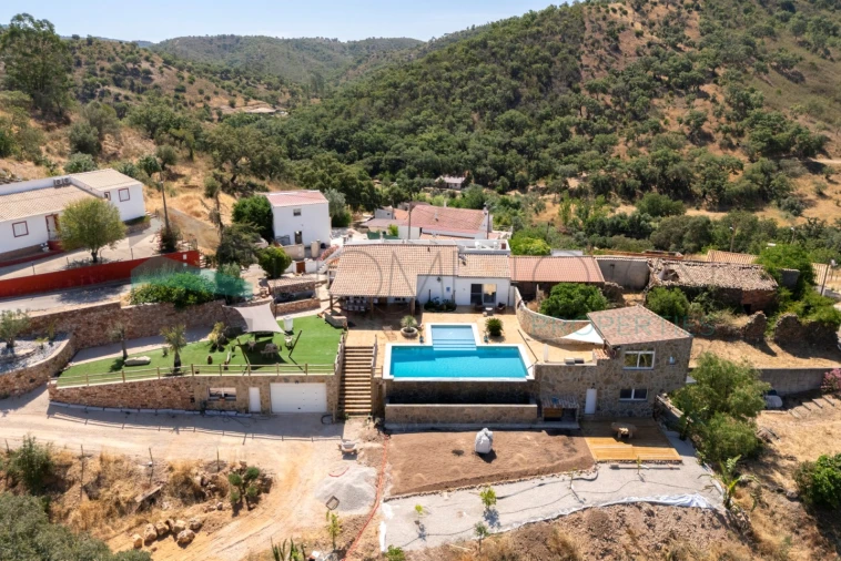 Moradia T3 para Venda em Alte Foto 2