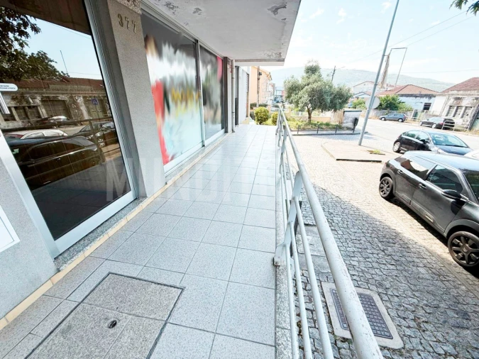 Loja para Venda em Nogueira, Fraião e Lamaçães Foto 4