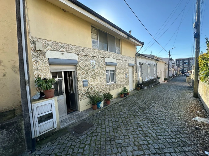 Moradia T2 para Venda em Oliveira do Douro Foto 1