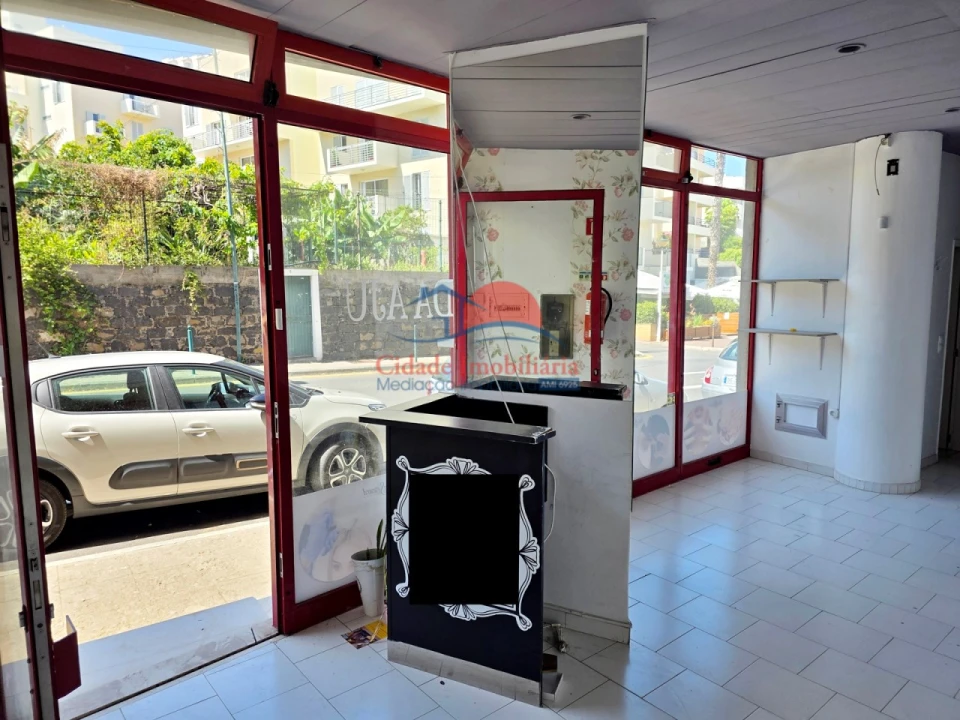 Loja para Arrendamento em São Martinho Foto 6