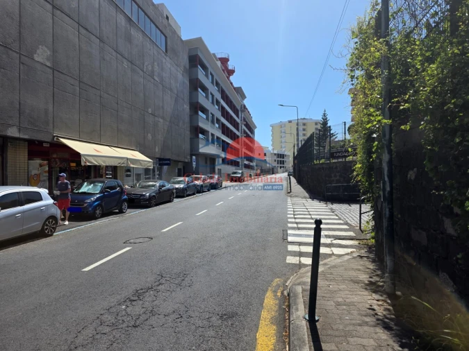 Loja para Arrendamento em São Martinho Foto 14