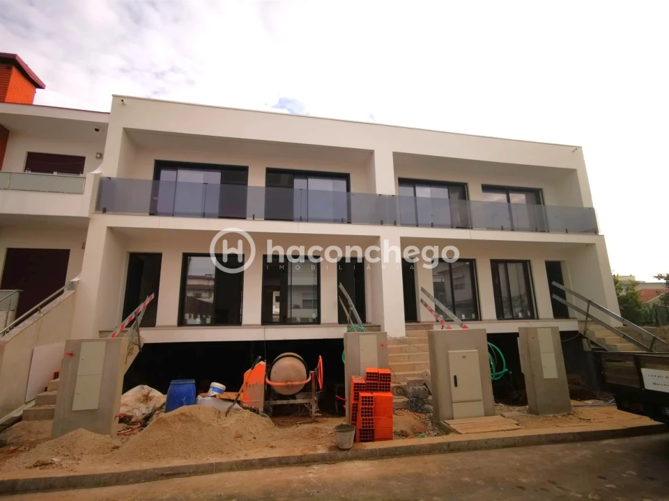 Apartamento T4 para Venda em Arcozelo Foto 1