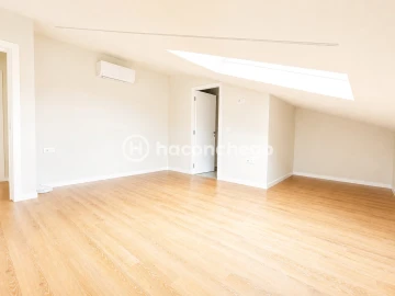 Apartamento T4 para Venda em Arcozelo