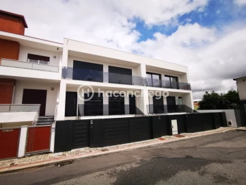 Moradia T4 para Venda em Arcozelo
