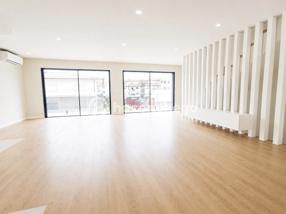 Apartamento T4 para Venda em Arcozelo Foto 5
