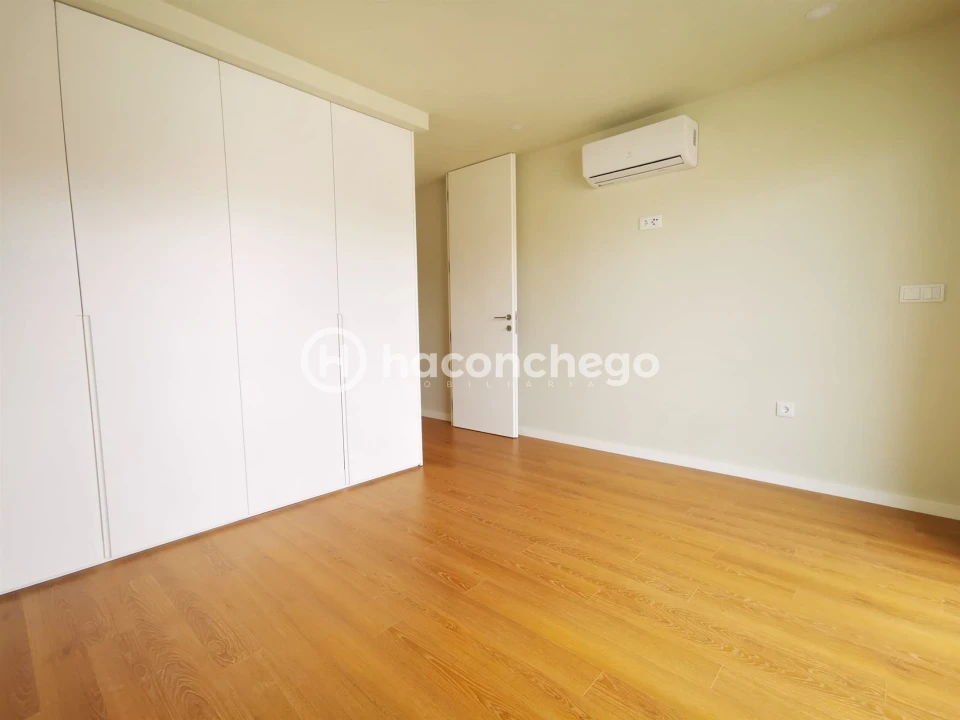 Moradia T4 para Venda em Arcozelo Foto 10