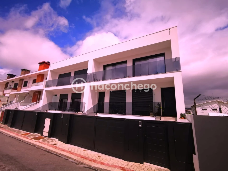 Moradia T4 para Venda em Arcozelo Foto 3