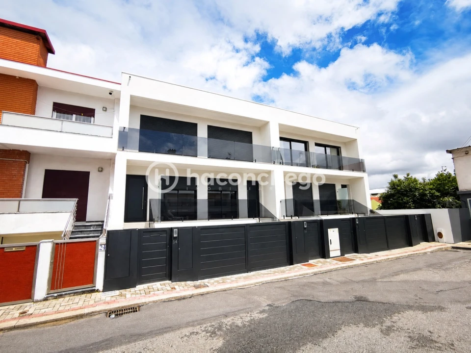 Apartamento T4 para Venda em Arcozelo Foto 2