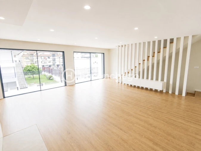 Apartamento T4 para Venda em Arcozelo Foto 6
