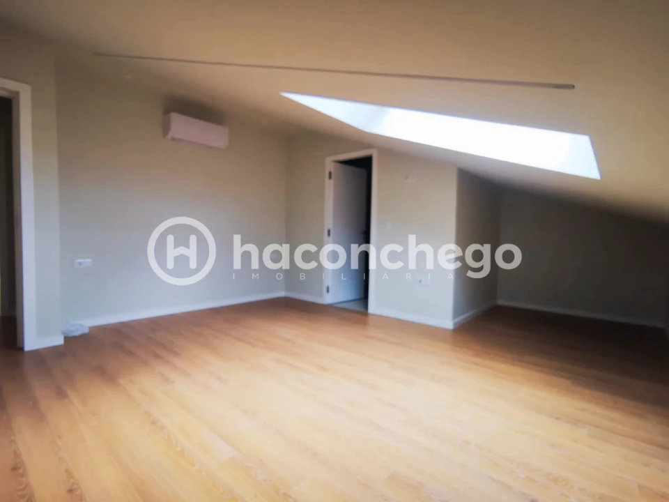 Moradia T4 para Venda em Arcozelo Foto 19