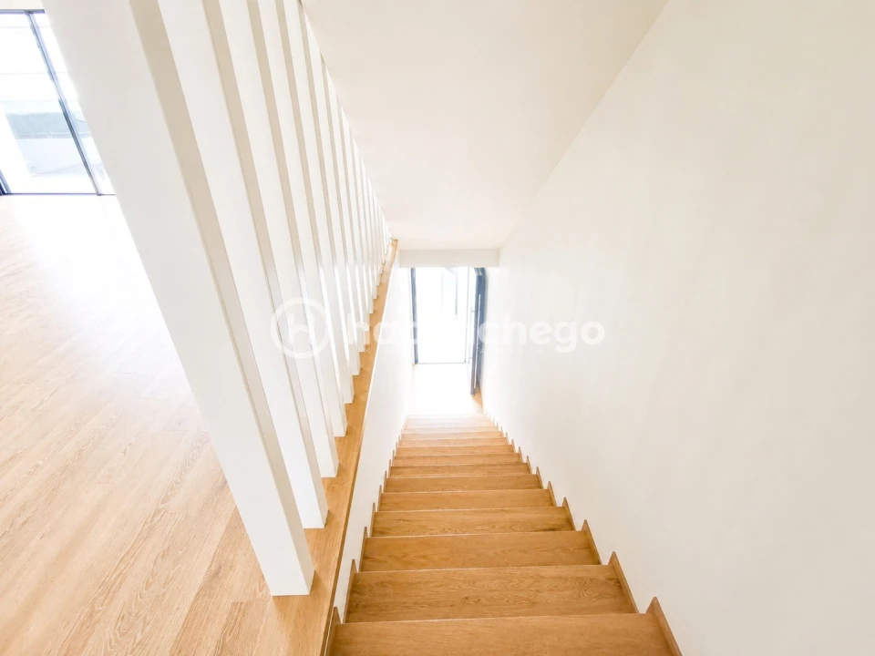 Apartamento T4 para Venda em Arcozelo Foto 15