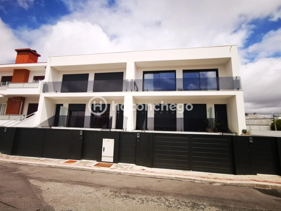 Moradia T4 para Venda em Arcozelo Foto 2