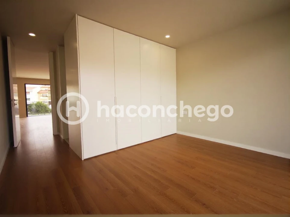Moradia T4 para Venda em Arcozelo Foto 13