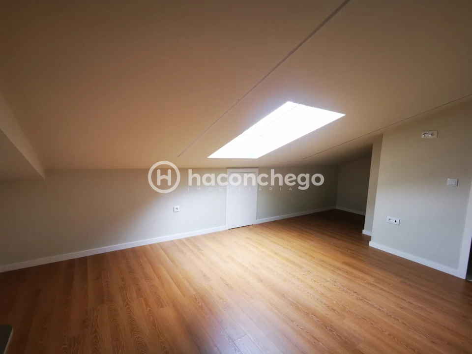 Moradia T4 para Venda em Arcozelo Foto 16