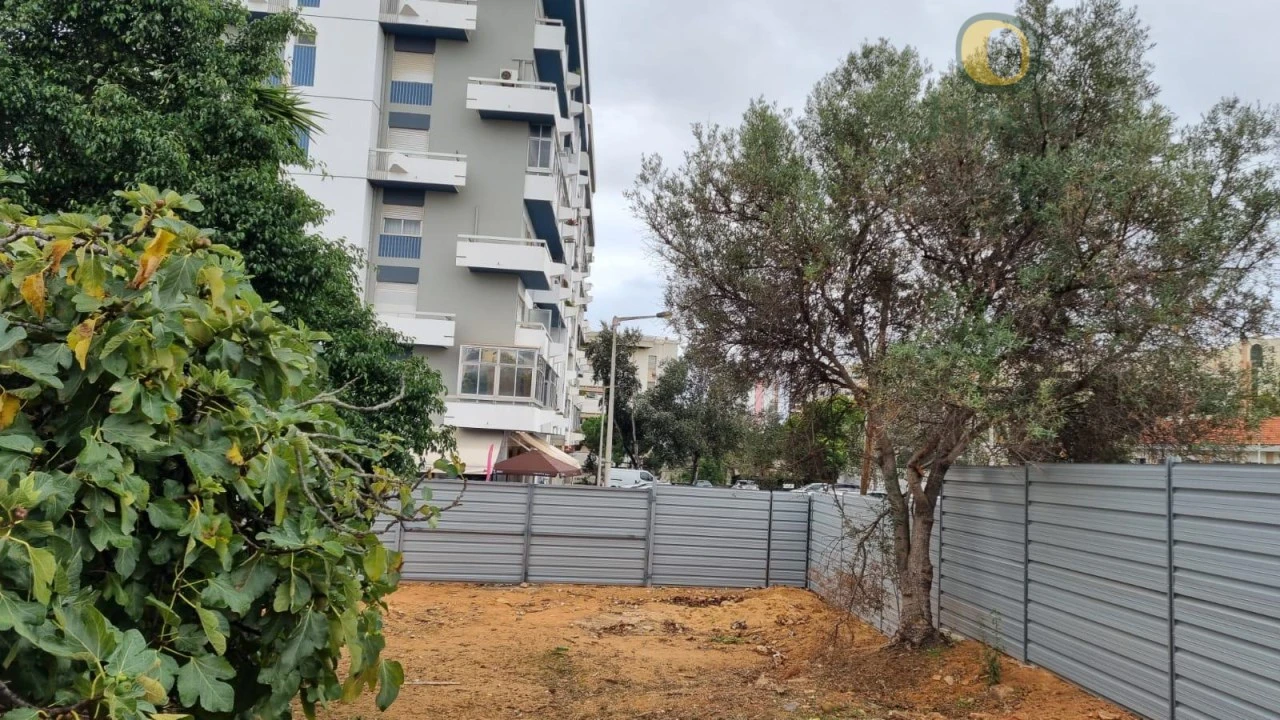 Terreno para Venda em Faro (Sé e São Pedro) Foto 1