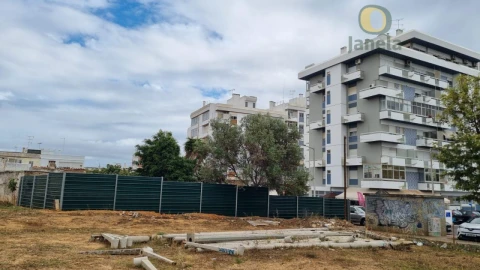 Terreno para Venda em Faro (Sé e São Pedro)