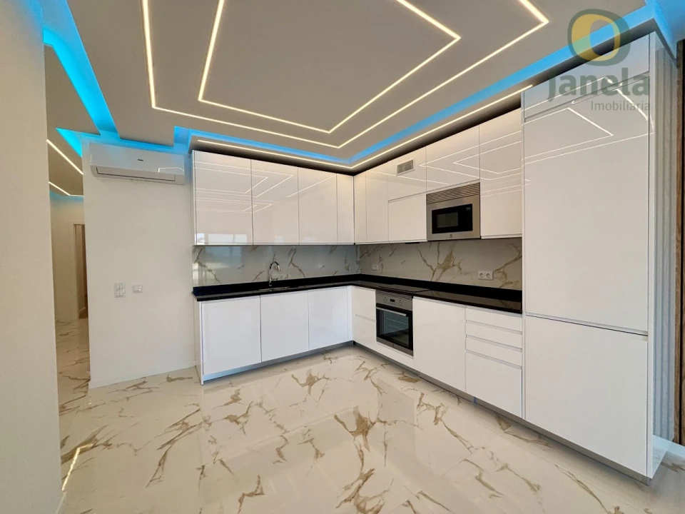 Apartamento T3 para Venda em Quarteira Foto 3