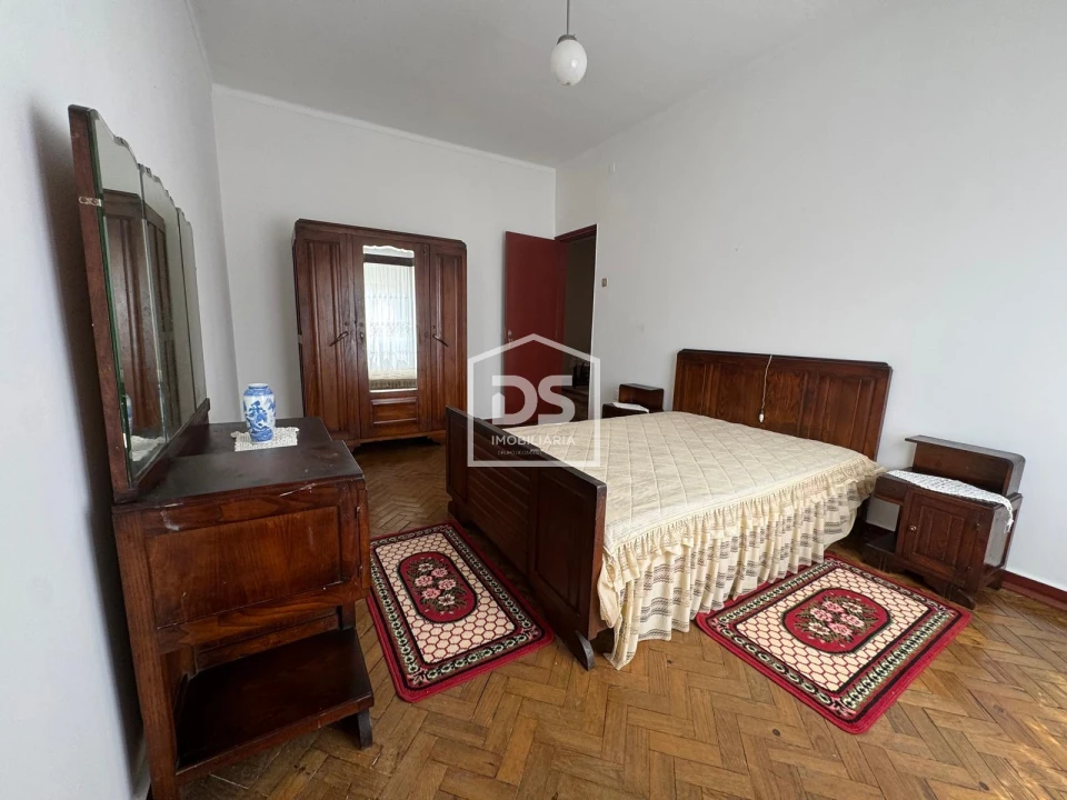 Moradia T5 para Venda em Forno Telheiro Foto 4