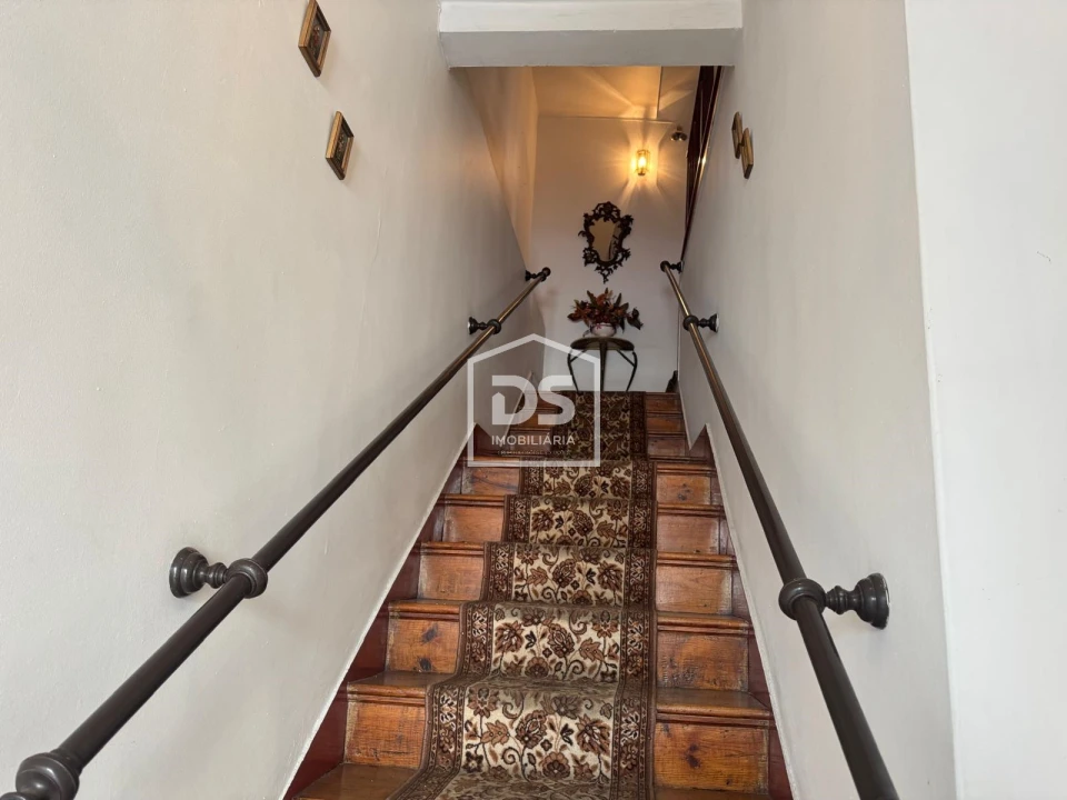 Moradia T5 para Venda em Forno Telheiro Foto 13