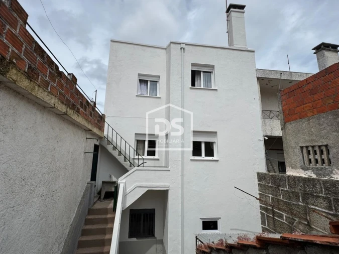 Moradia T5 para Venda em Forno Telheiro Foto 18