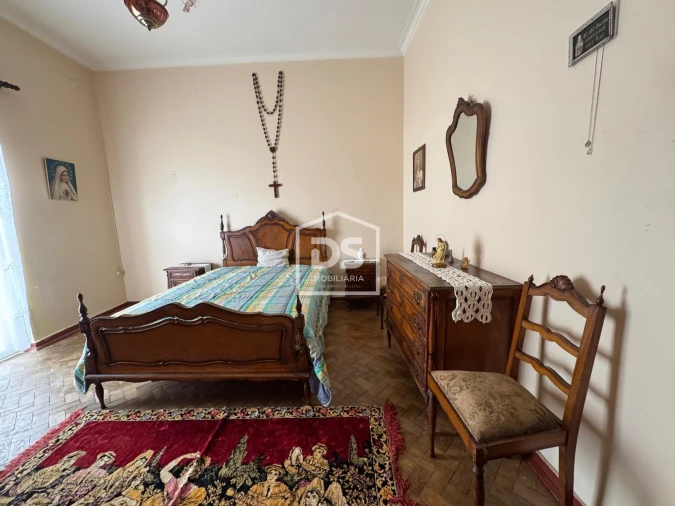 Moradia T5 para Venda em Forno Telheiro Foto 6