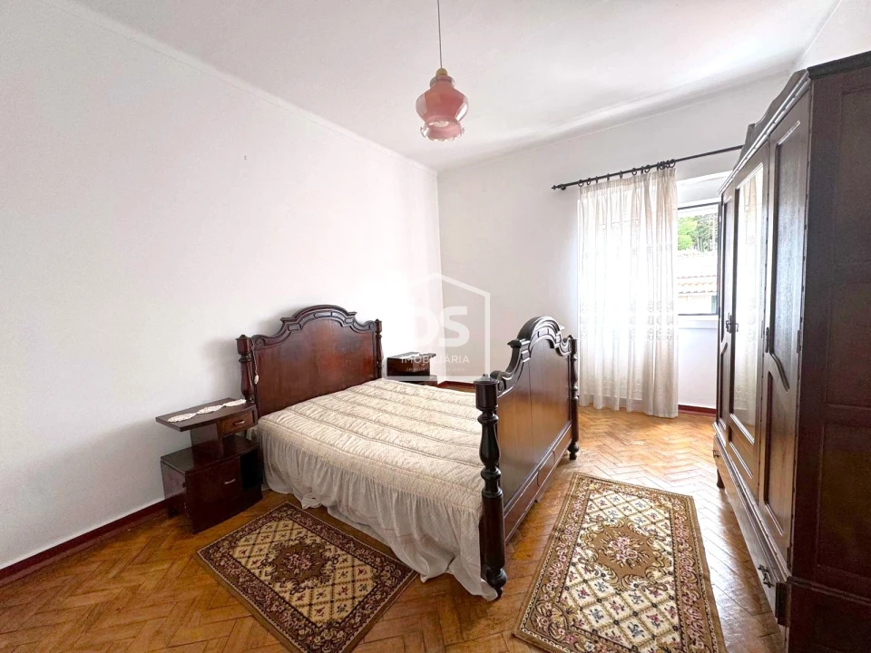 Moradia T5 para Venda em Forno Telheiro Foto 3