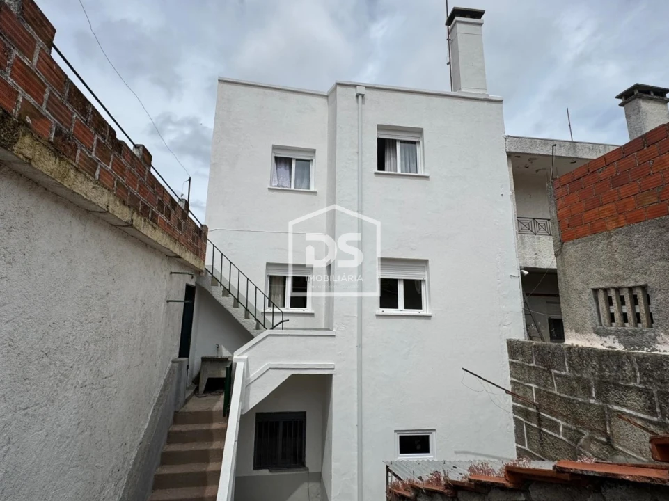 Moradia T5 para Venda em Forno Telheiro Foto 18