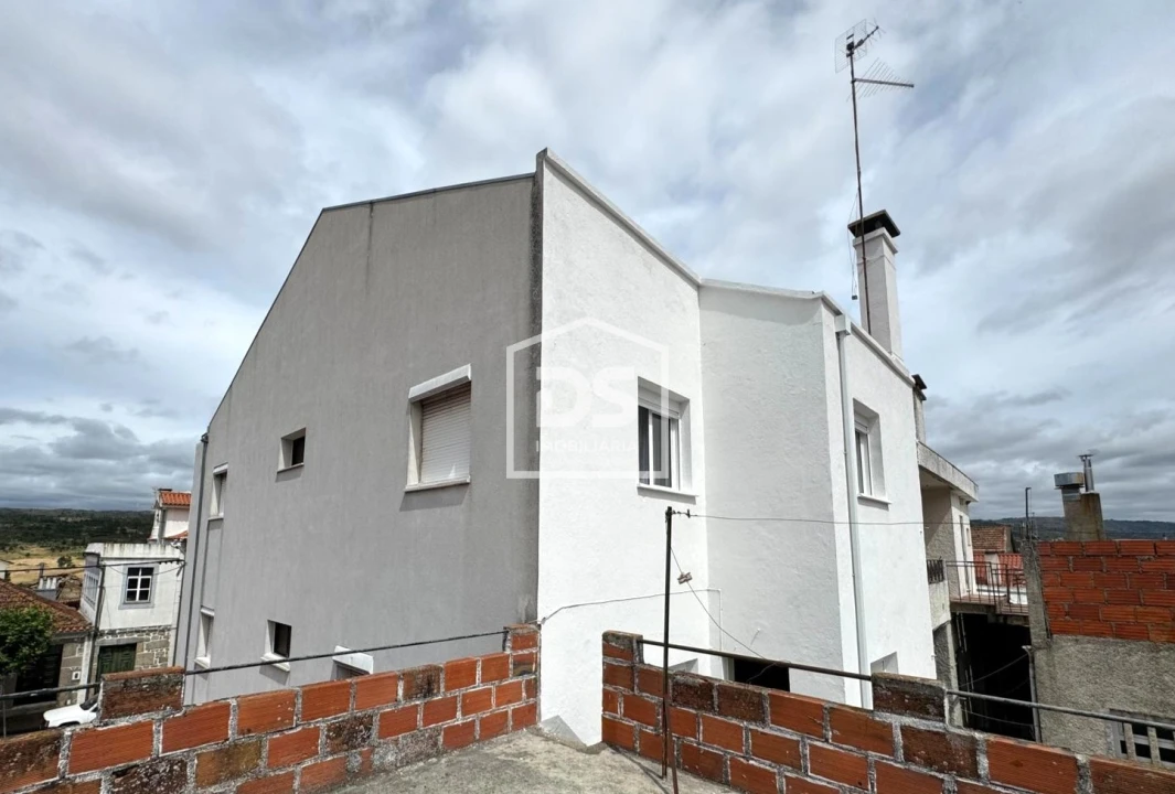 Moradia T5 para Venda em Forno Telheiro Foto 16