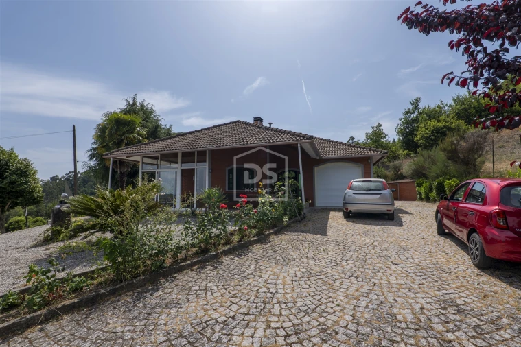 Moradia T3 para Venda em Santiago de Besteiros Foto 6