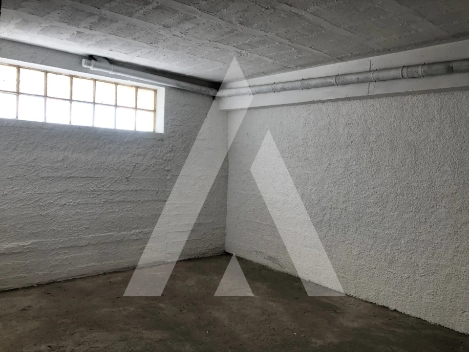 Garagem para Arrendamento em Santo Antonio dos Olivais Foto 13