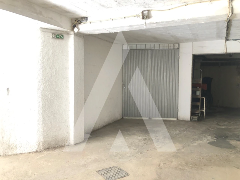 Garagem para Arrendamento em Santo Antonio dos Olivais Foto 7