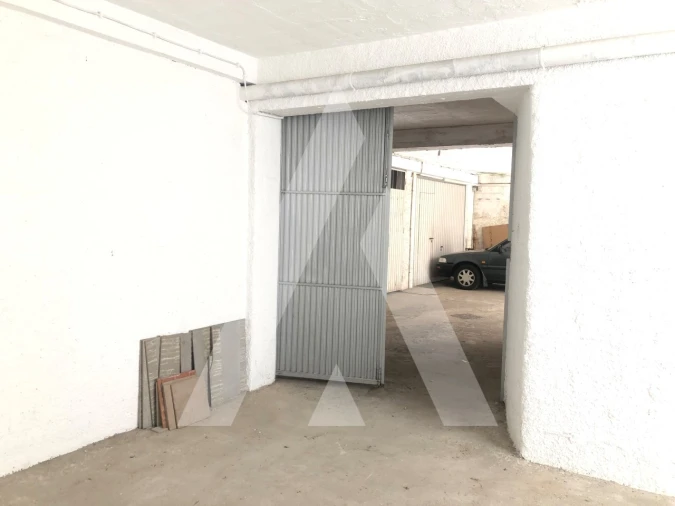 Garagem para Arrendamento em Santo Antonio dos Olivais Foto 10