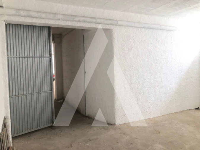 Garagem para Arrendamento em Santo Antonio dos Olivais Foto 9