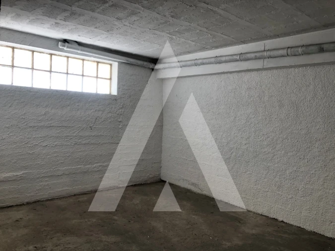 Garagem para Arrendamento em Santo Antonio dos Olivais Foto 13