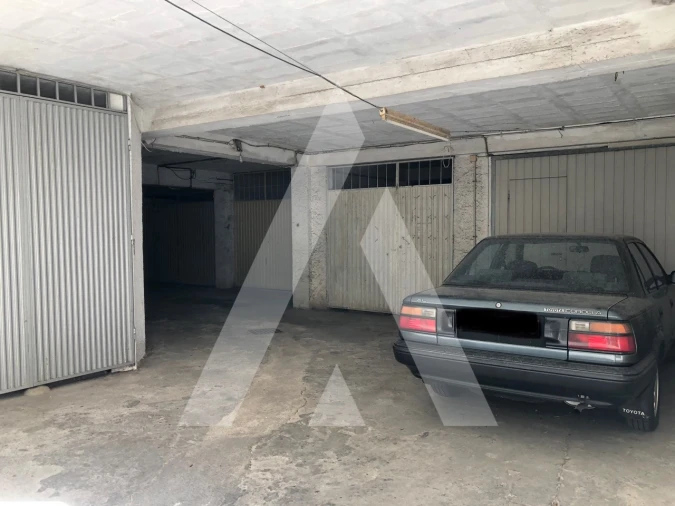 Garagem para Arrendamento em Santo Antonio dos Olivais Foto 6