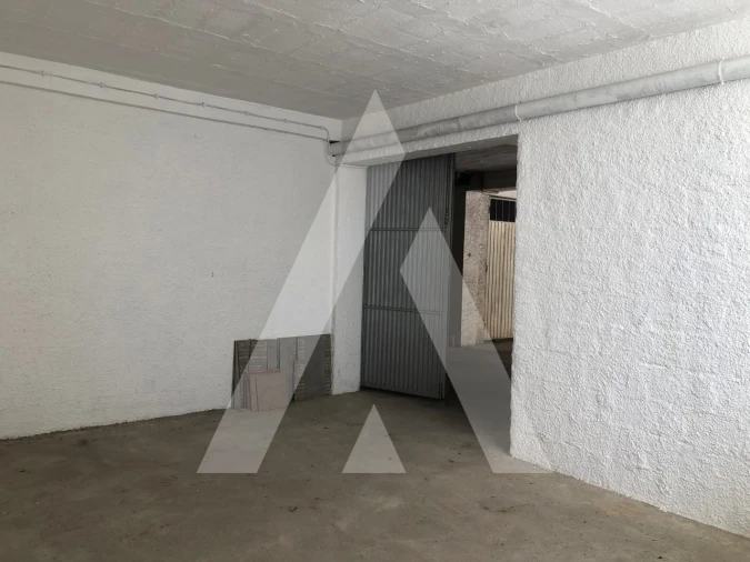 Garagem para Arrendamento em Santo Antonio dos Olivais Foto 11
