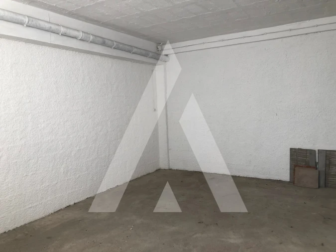 Garagem para Arrendamento em Santo Antonio dos Olivais Foto 12